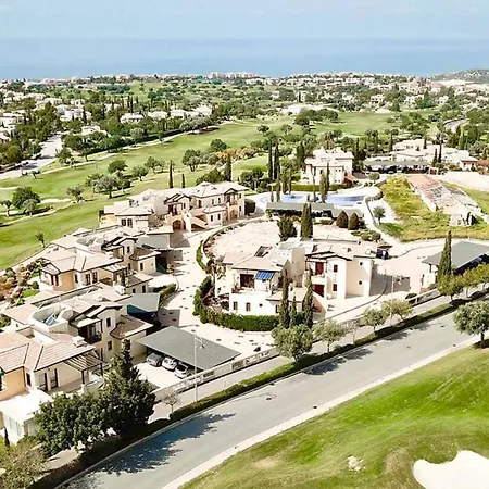 1 Bedroom Nesoi With Sea And Golf Views, Aphrodite Hills דירה קוקליה