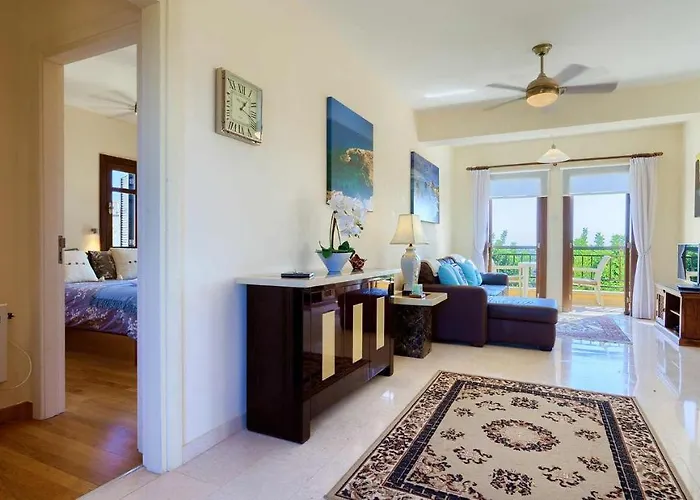 1 Bedroom Nesoi With Sea And Golf Views, Aphrodite Hills アパート