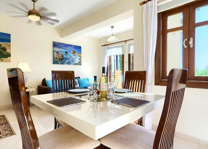 1 Bedroom Nesoi With Sea And Golf Views, Aphrodite Hills アパート *